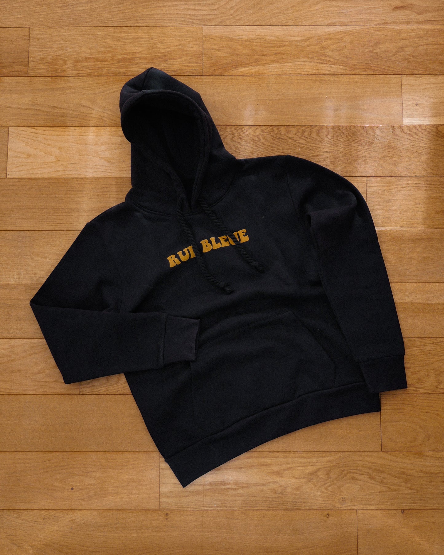 Le hoodie Rue Bleue x Flora